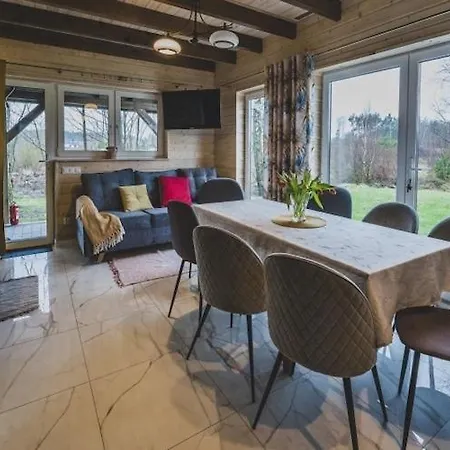 Large Home, Salt Cave, Sauna, Jacuzzi