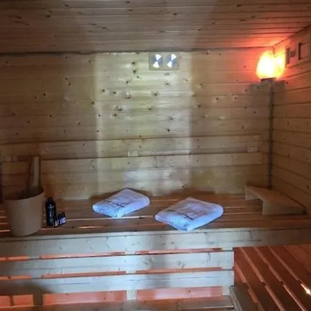 Large Home, Salt Cave, Sauna, Jacuzzi Nyaraló *