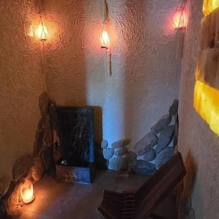 Nyaraló Large Home, Salt Cave, Sauna, Jacuzzi *