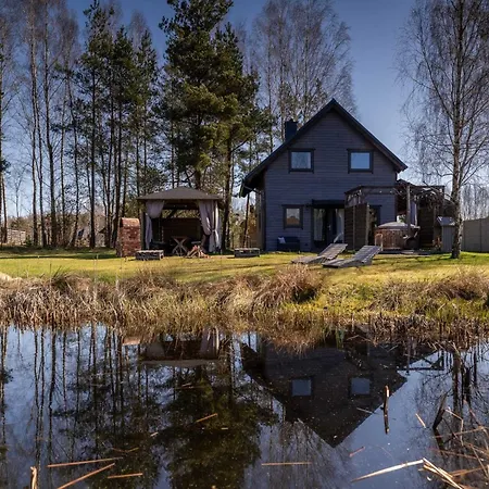 Large Home, Salt Cave, Sauna, Jacuzzi *